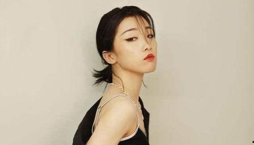 娱乐凤凰传奇玲花吃瓜